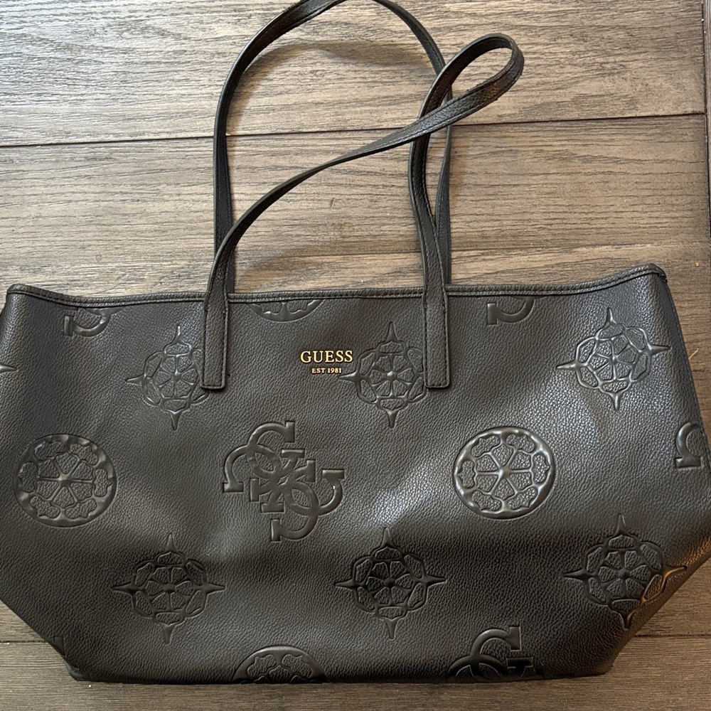 ❤️GUESS Black Embossed Tote